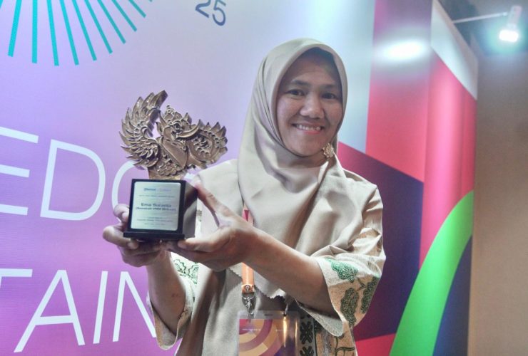 dari-sampah-jadi-berkah-ema-suranta-raih-penghargaan-mata-lokal-award-2025